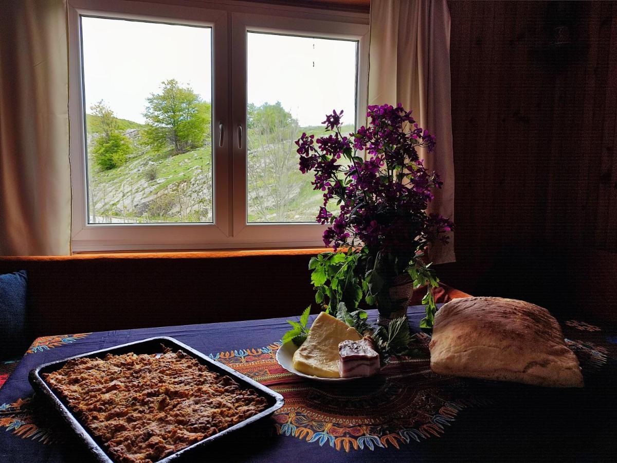 Cemerno Cottage Gacko Экстерьер фото