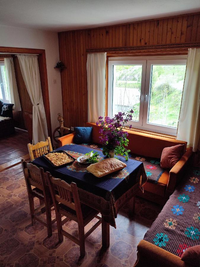 Cemerno Cottage Gacko Экстерьер фото