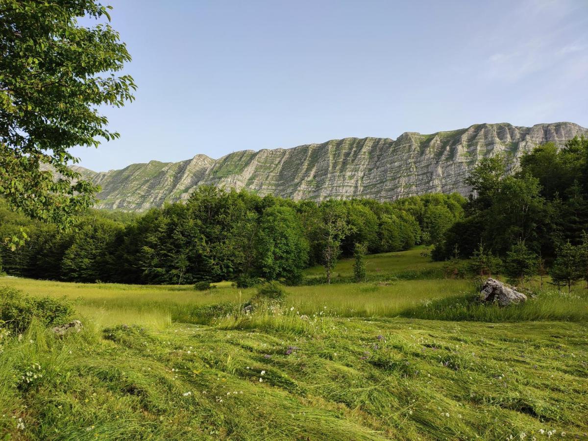 Cemerno Cottage Gacko Экстерьер фото