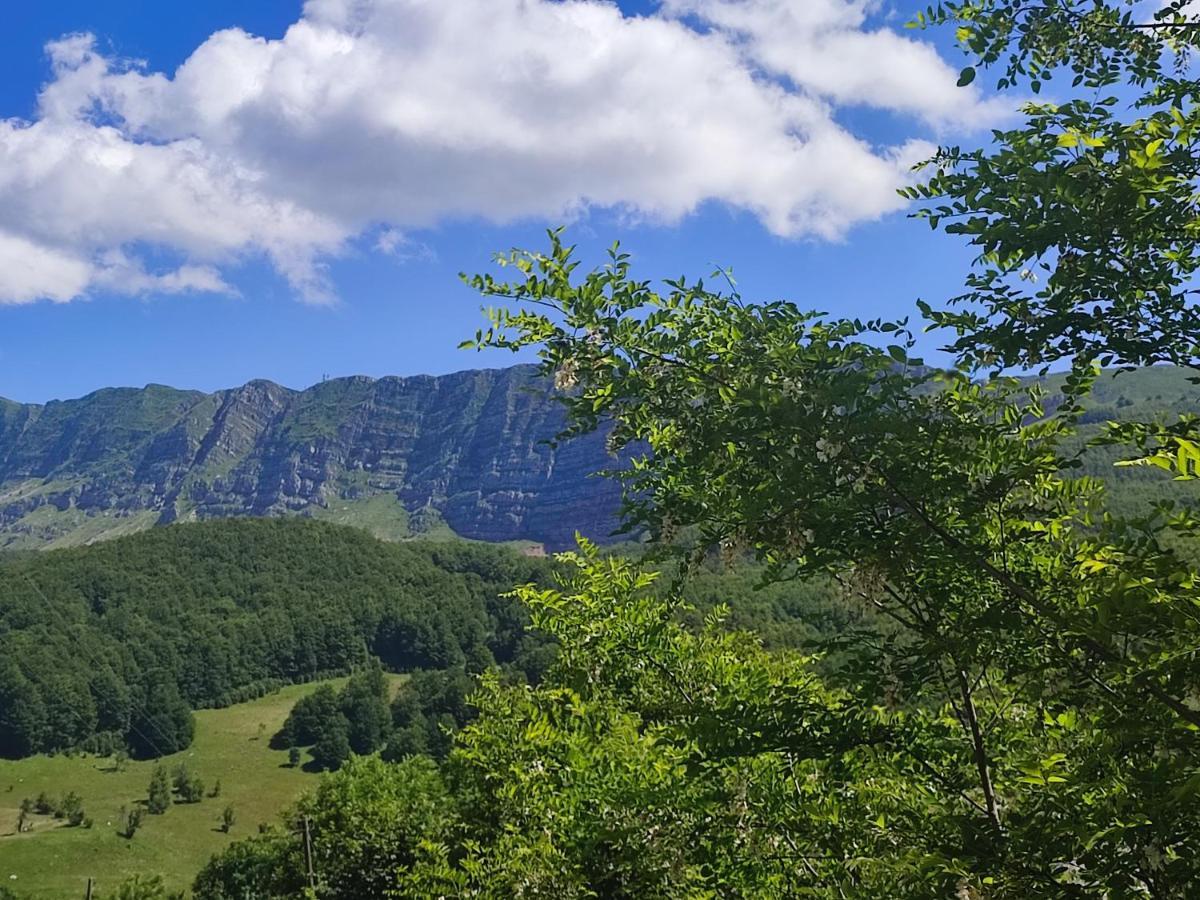 Cemerno Cottage Gacko Экстерьер фото