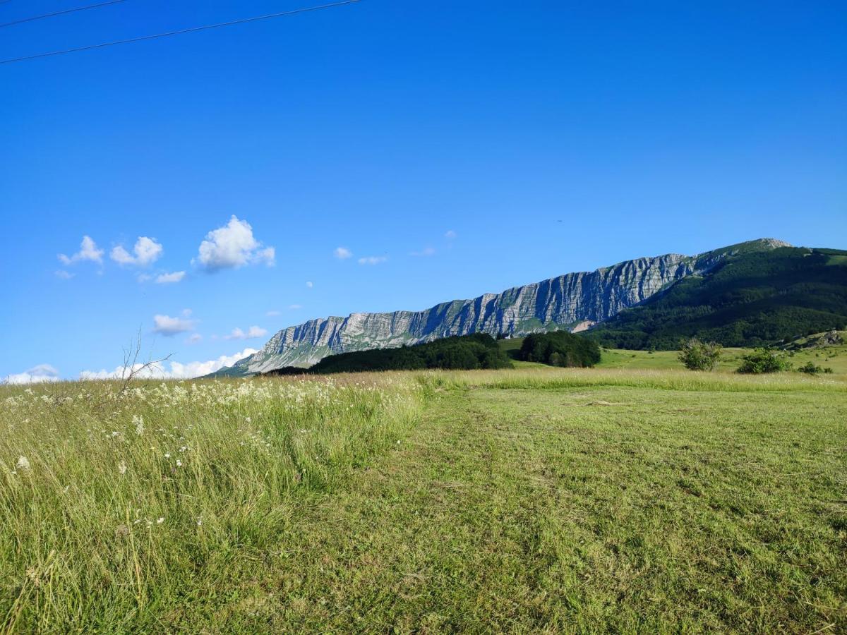 Cemerno Cottage Gacko Экстерьер фото