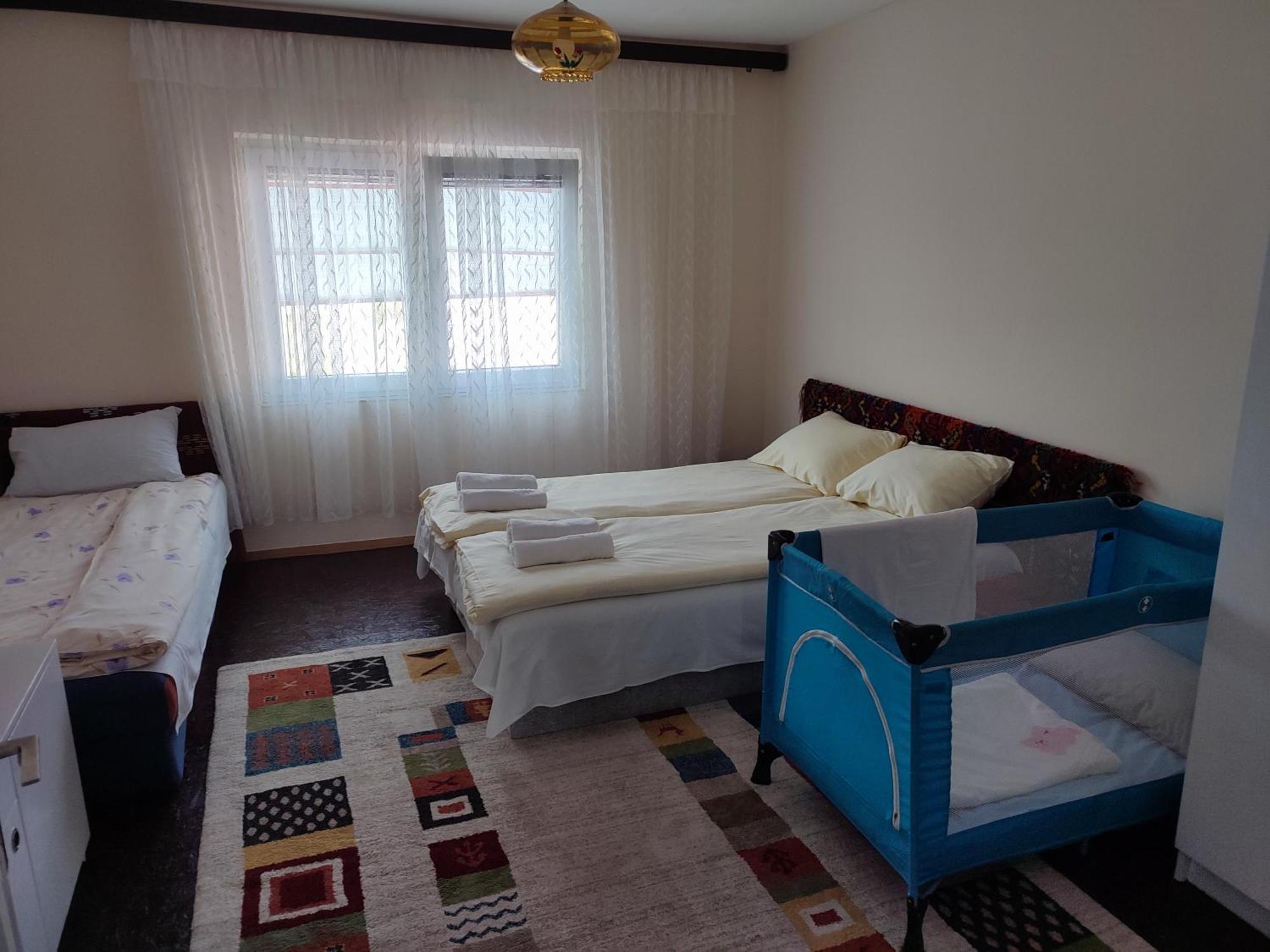 Cemerno Cottage Gacko Экстерьер фото