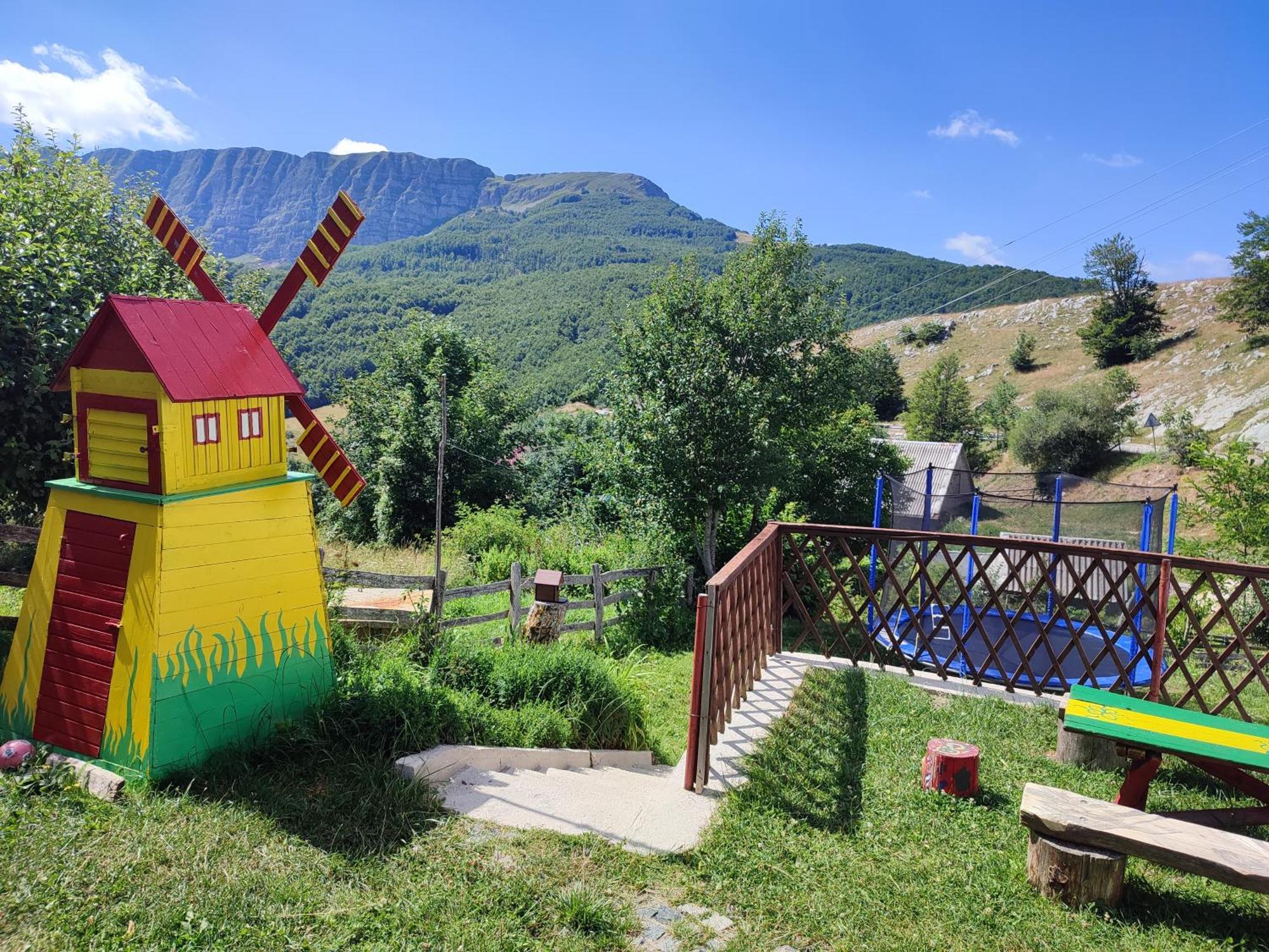 Cemerno Cottage Gacko Экстерьер фото